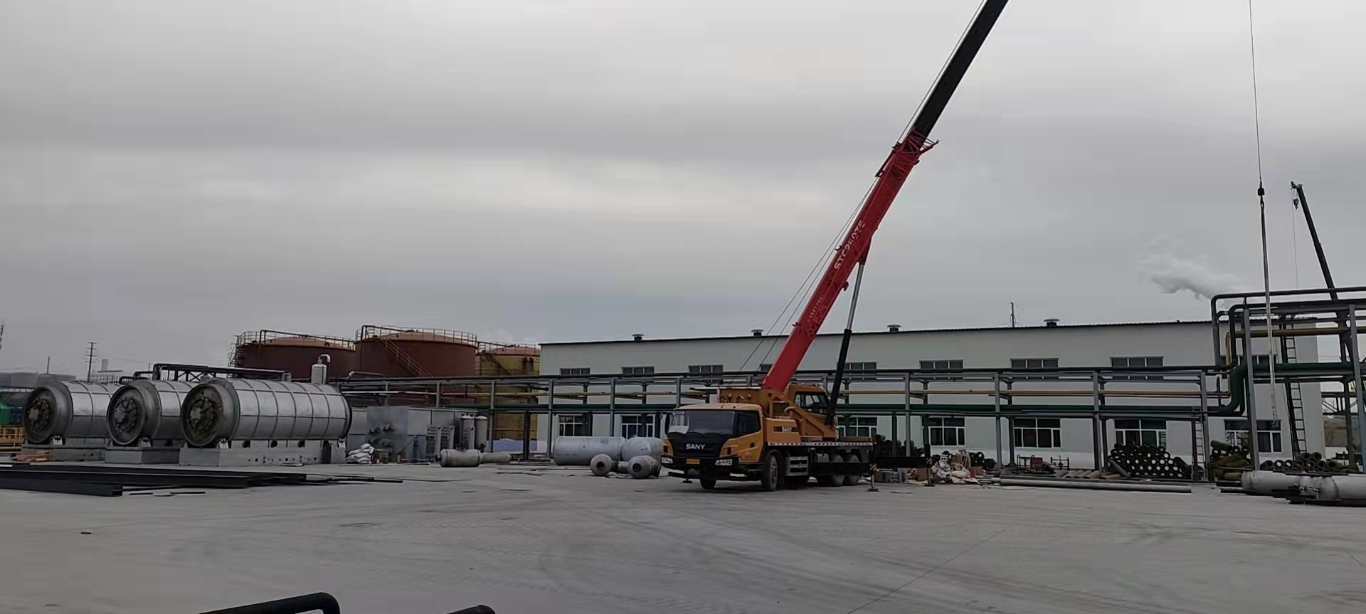 6臺(tái)煤焦油渣回收處理設(shè)備安裝完成等待試車